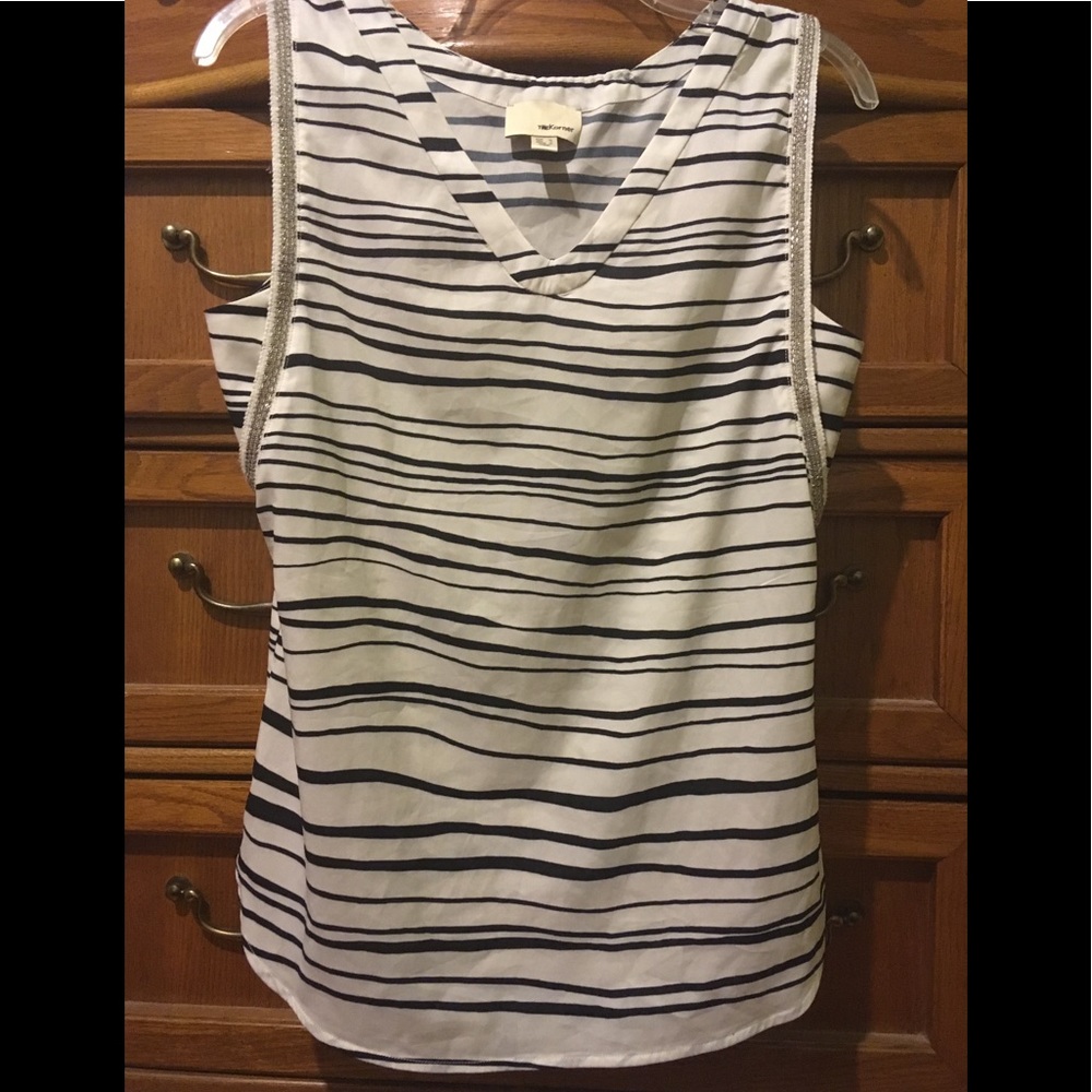Anthropologie The Korner Blue and white v-neck striped sleeveless blouse S